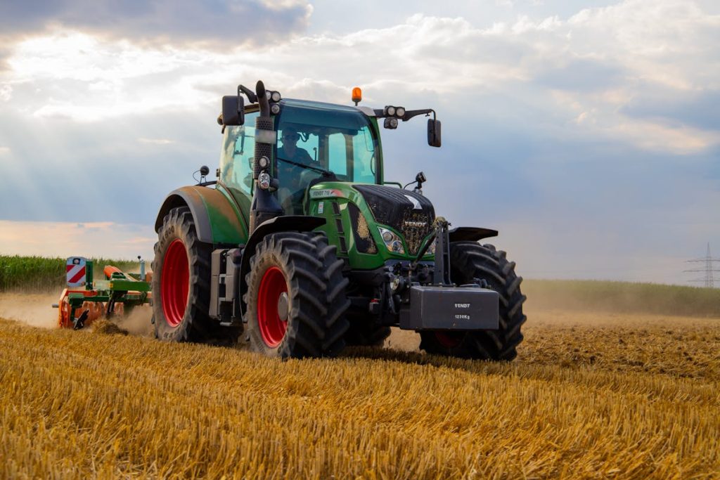 Tracteur John Deere dans un champ agricole
